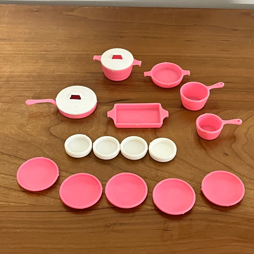 Vintage 80s Barbie Kitchen Cookware Set Pink White Pots Pans Plates‎ Mattel Toy